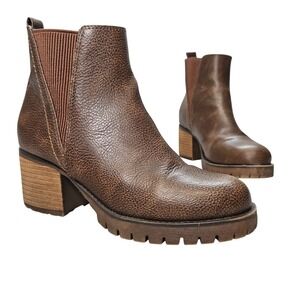 Jody Brown Textured Chelsea Ankle Boots GS875004 Lug Sole Block Heel Womens 6M